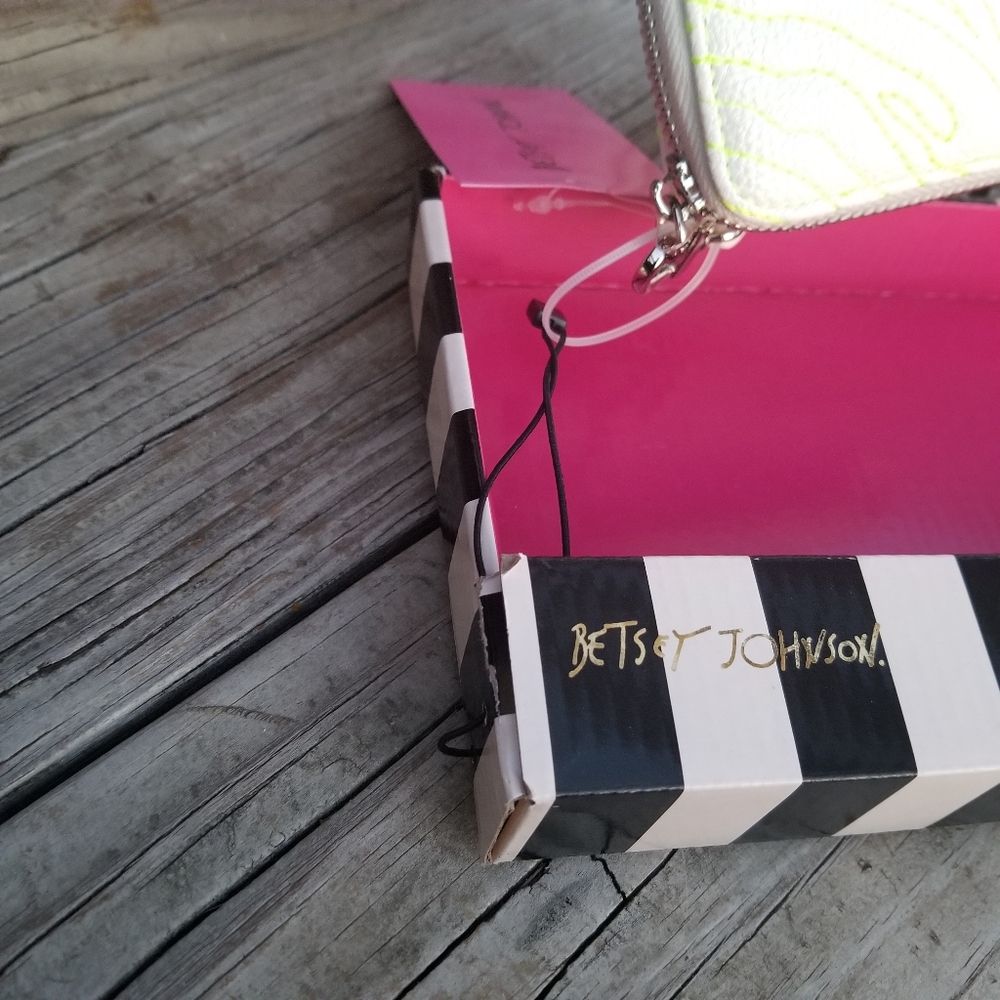 Betsey Johnson, Lime Green Zebra Wallet, Wristlet - Picture 4 of 4